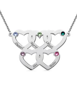Collier gravé à cinq coeurs avec pierres de naissance