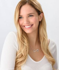 Collar con nombre infinito