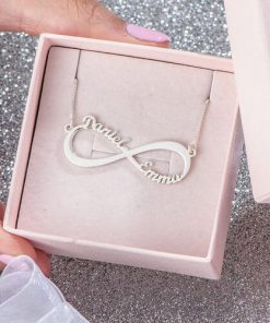 Collar con nombre infinito