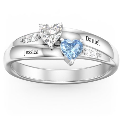 Anillo de piedras preciosas de doble corazón con acentos