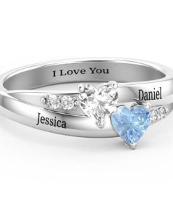 Anillo de piedras preciosas de doble corazón con acentos