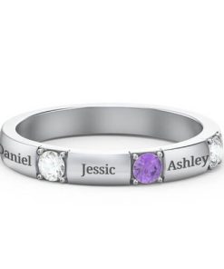Elegante anello con tre pietre preziose