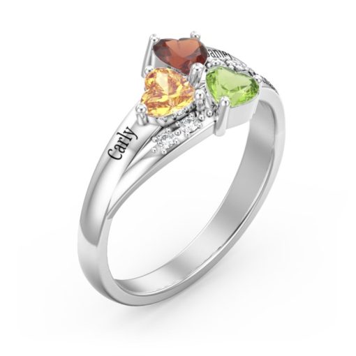 Anillo de racimo de corazón con acentos
