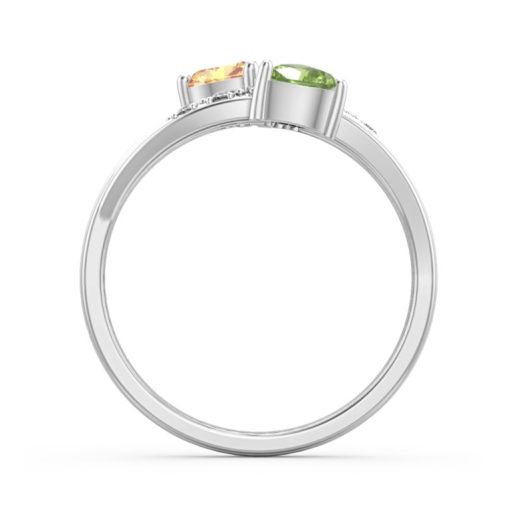 Anillo de racimo de corazón con acentos
