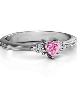 Anello a cuore stretto con dettagli sulle spalle