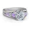 Bague d'amour rayonnante avec des gemmes de collier