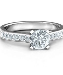 Elegante anello da duchessa con dettagli sulle spalle
