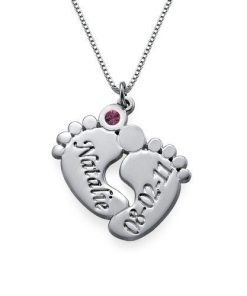Collier de pieds de bébé gravé avec pierre de naissance personnalisée