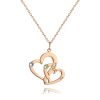 Collana a due cuori incisa con placcatura in oro rosa