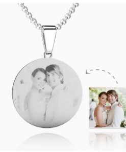 Collier rond gravé pour femme en acier inoxydable