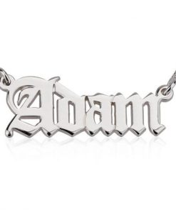 Collana con nome inglese antico
