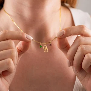 Collar personalizado de dos iniciales con piedras de nacimiento